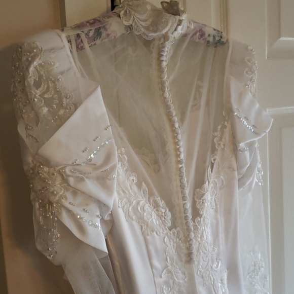 Additional Photos of Wedding Gown Listing - Picture 8 of 8